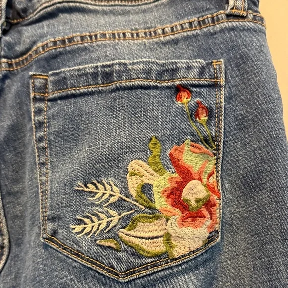 Blank NYC Skinny Classique Embroidered Jeans - Picture 11 of 13